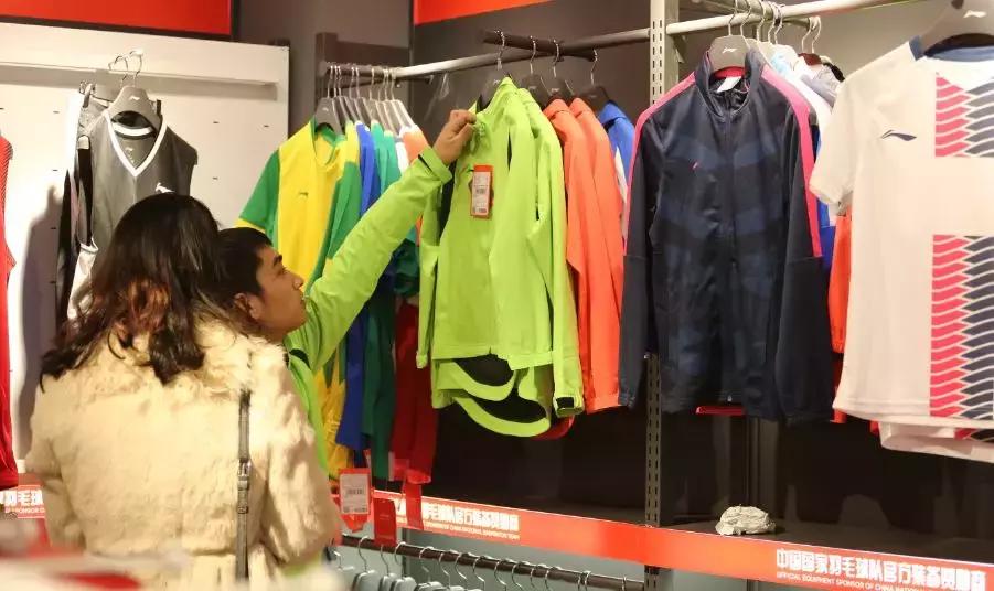 「世界冠军来啦！」李宁“国力印象”省体旗舰店扬帆起航！