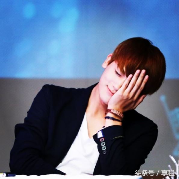 PGone手照细节被爆不伦恋，细数那些单靠手就可以火下去的玉手男