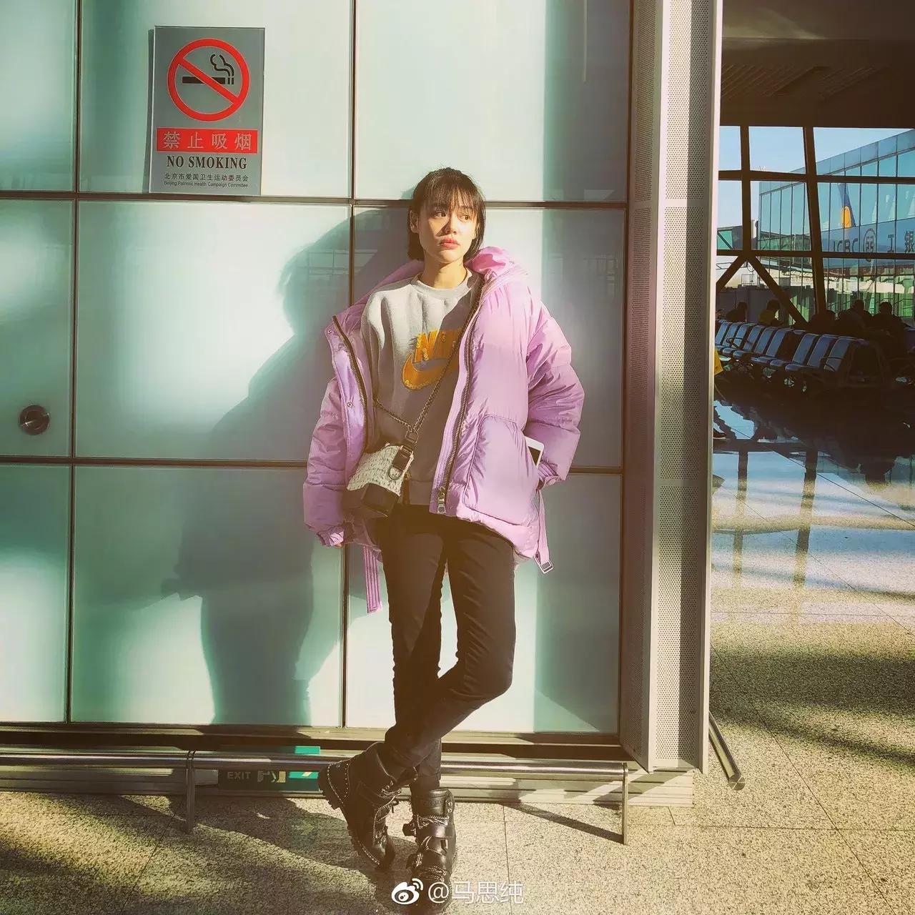 卫衣款羽绒服搭什么裤子,羽绒服卫衣冬季搭配保暖时髦