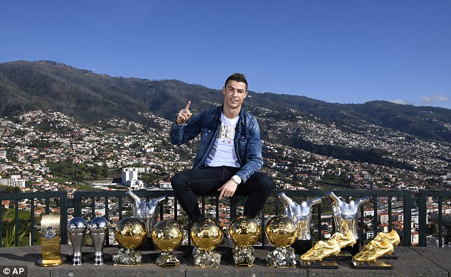 c罗与梅西颁奖典礼,c罗公开谈梅西