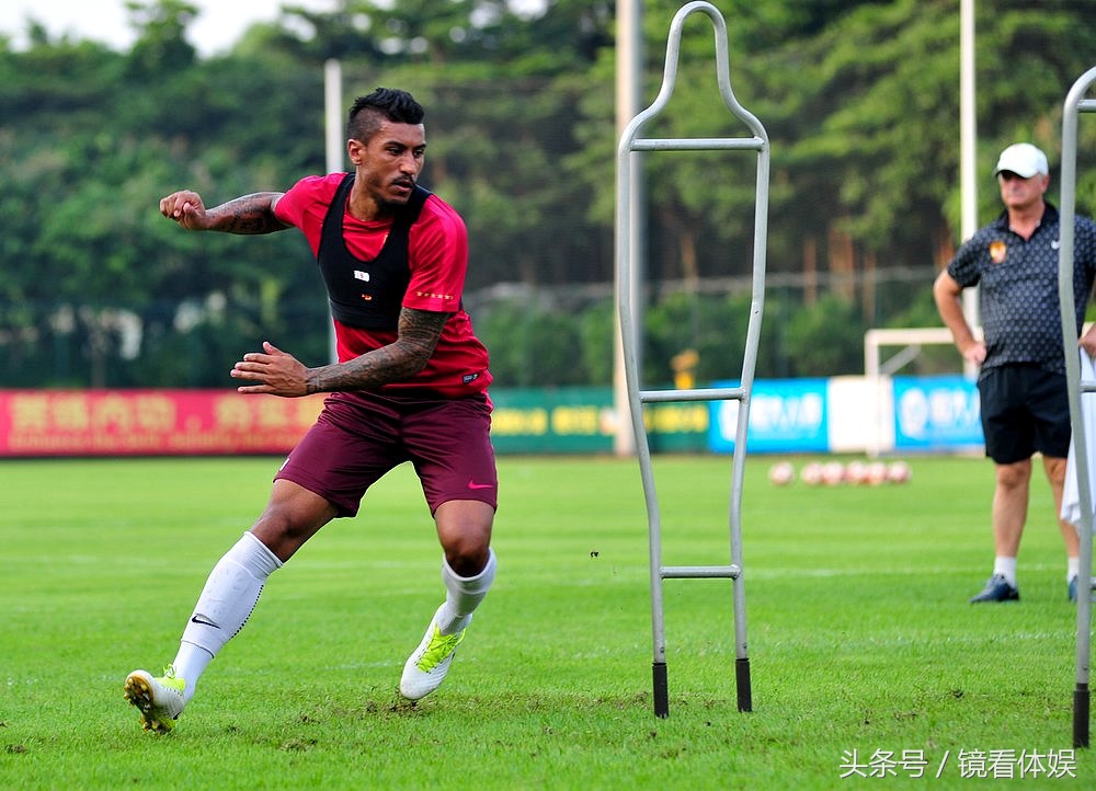 2017镜看体娱与佛山体育的50瞬间｜与巴萨球员偶遇与草根球星并肩