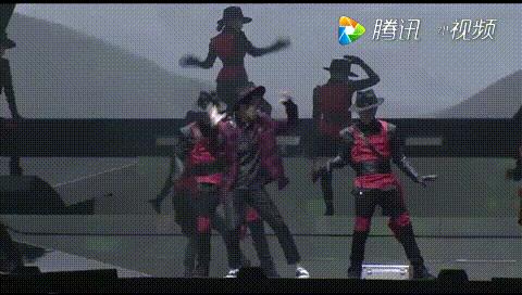 易烊千玺的红袜子,易烊千玺红色袜子