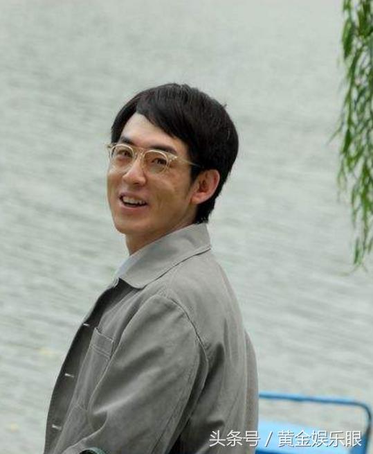 邓超的戏精同学，37岁在《军师联盟2》出演小鲜肉，全身都是戏