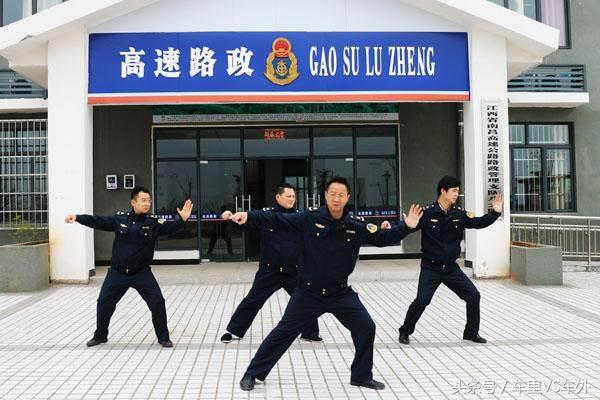 开车正常行驶撞死人了会什么后果,汽车在公路上撞死狗要赔钱吗