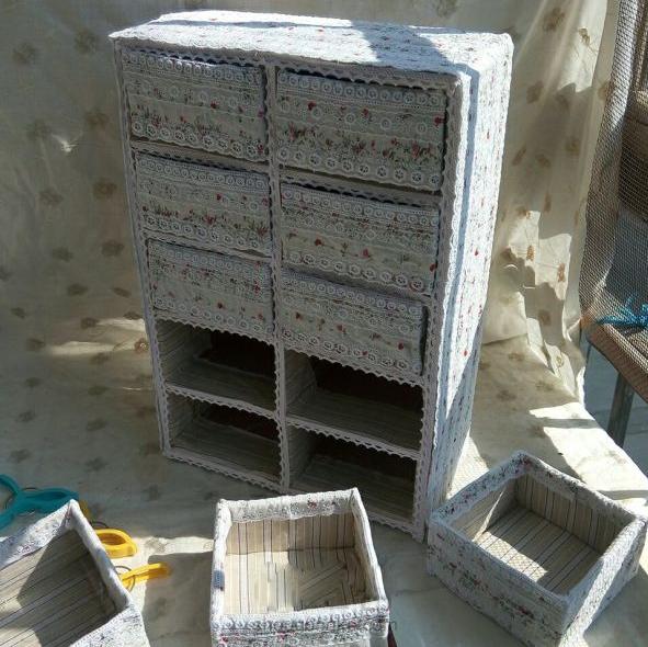 用废弃的快递箱做收纳本子,用小快递盒做收纳