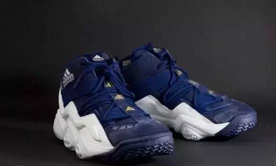 上赛季湖人队9号球员,湖人队历史上穿84号球衣的球员