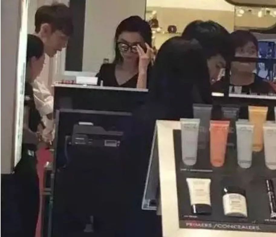 男朋友嫌弃我化妆品太贵了,男朋友觉得高级的化妆品