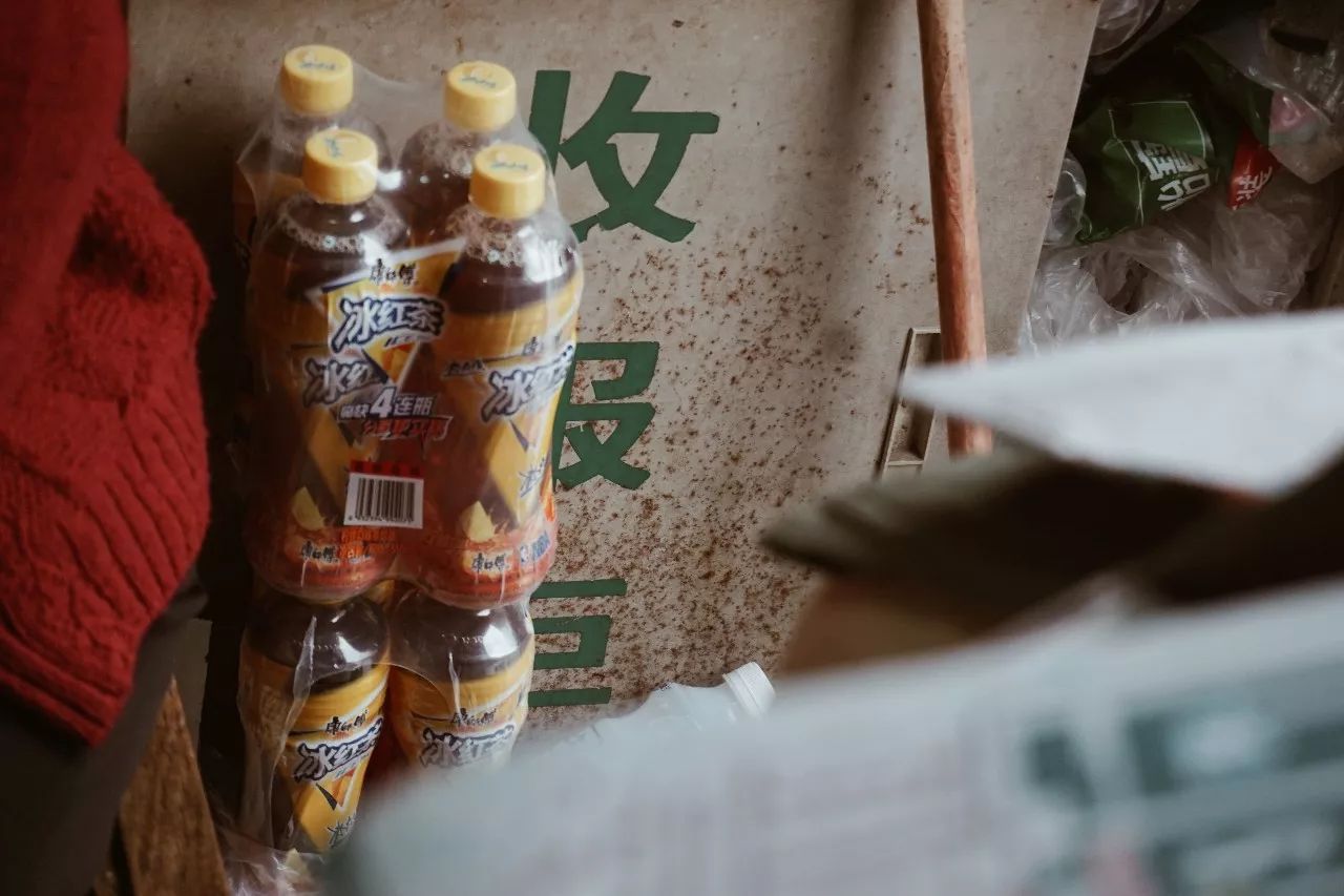 原来一个东街口的距离，不过寥寥几座报刊亭