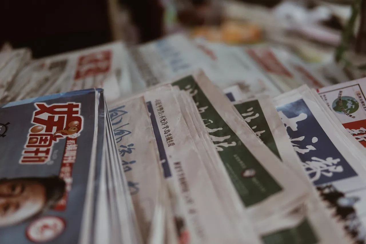 原来一个东街口的距离，不过寥寥几座报刊亭