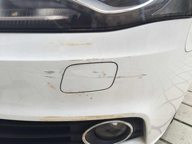 原厂保险杠裂了一点换还是修,保险杠开裂不修会怎样