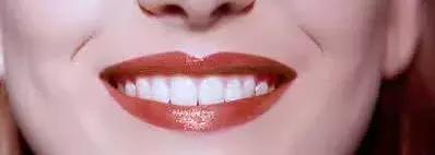 最具潜力的断货王阿玛尼2017新品小红管唇膏