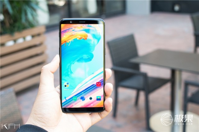 资深极客上手一加5T，顺便给你聊聊它的前世今生