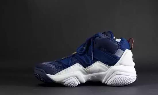 上赛季湖人队9号球员,湖人队历史上穿84号球衣的球员