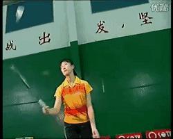 经常打到框是握拍问题吗,总是打到球拍顶部