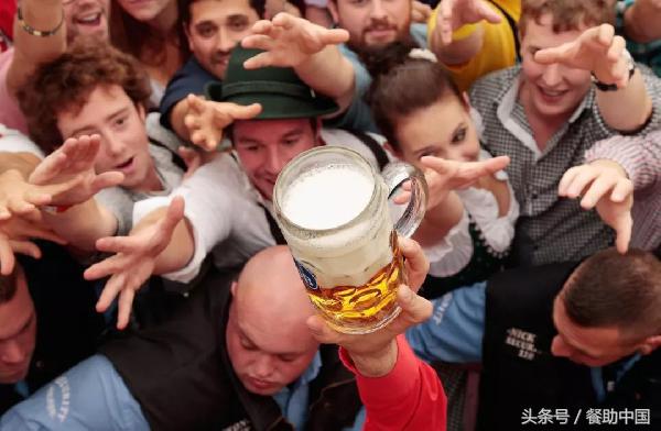 你餐饮店的广告语够扎心吗？原来可以这样设计出来