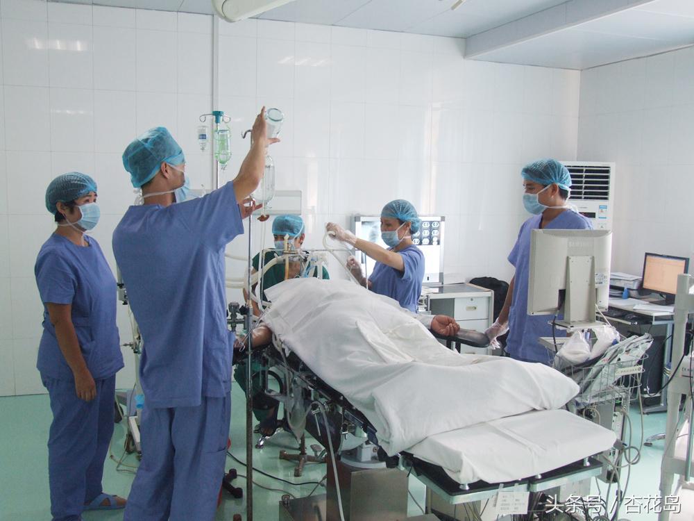 1种不可逆转的呼吸系统疾病，让青年小伙骨瘦如柴