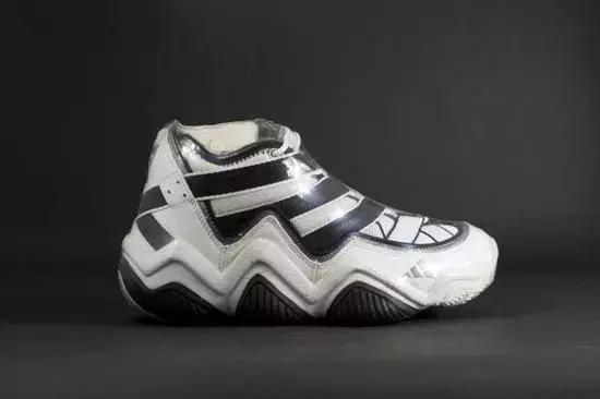 上赛季湖人队9号球员,湖人队历史上穿84号球衣的球员