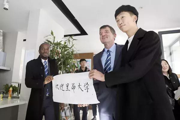 “足球竞技，相拥绿岛”——法国里昂大学代表团访问沈阳城市学院！