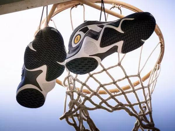 上赛季湖人队9号球员,湖人队历史上穿84号球衣的球员