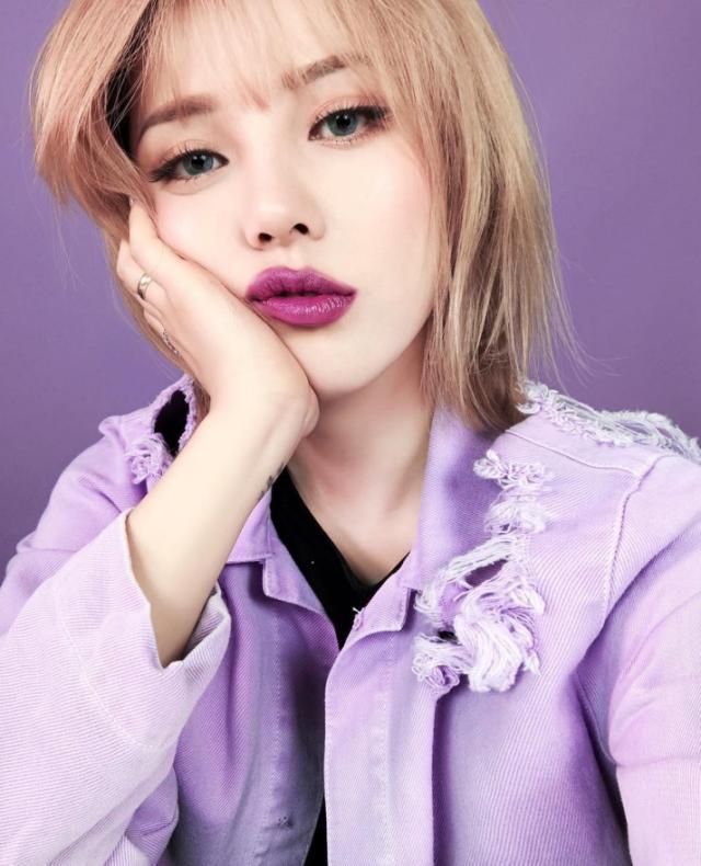 召集喜爱紫色的姐妹们！2018年度代表色-紫外光色穿搭配衬4大提案