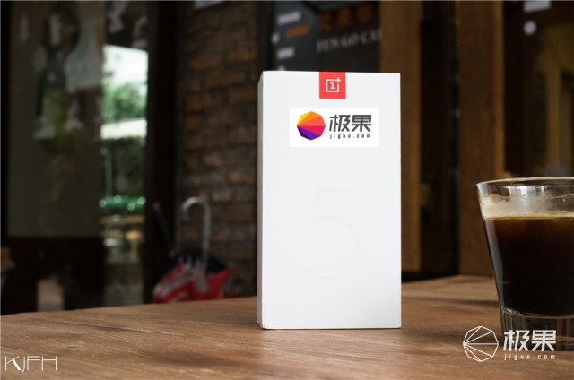 资深极客上手一加5T，顺便给你聊聊它的前世今生