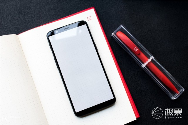 资深极客上手一加5T，顺便给你聊聊它的前世今生