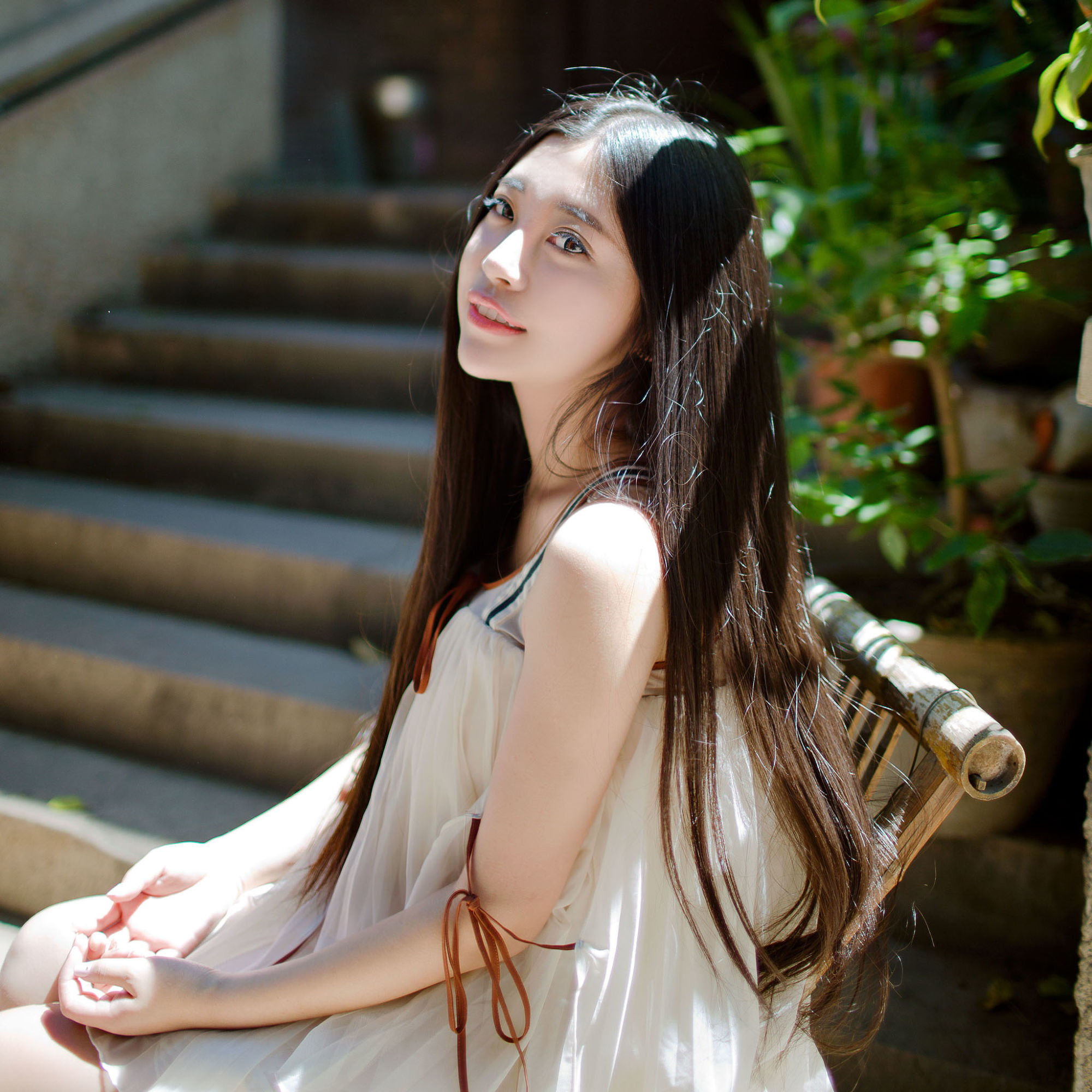 头发分叉的原因和关注事项,头发干枯分叉怎么补救最快