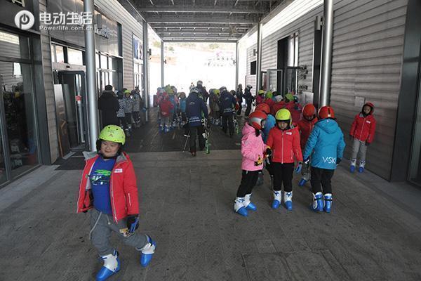 石京龙滑雪场滑雪视频,石京龙滑雪场提供的装备