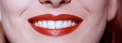 最具潜力的断货王阿玛尼2017新品小红管唇膏