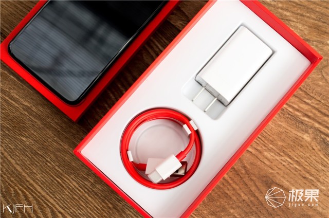 资深极客上手一加5T，顺便给你聊聊它的前世今生