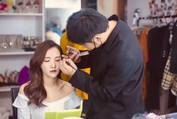 她是金鹰卡通一姐，却因鸡蛋和油引发网友吐槽｜长沙客