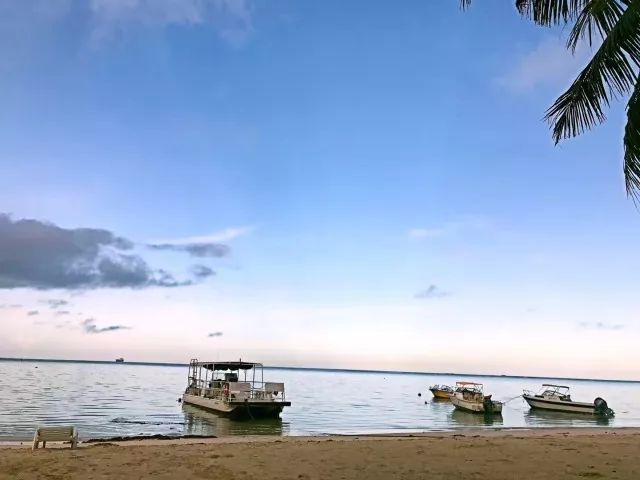 上午在广州捂白过严冬，下午在塞班岛放肆晒黑