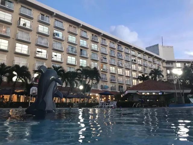 上午在广州捂白过严冬，下午在塞班岛放肆晒黑