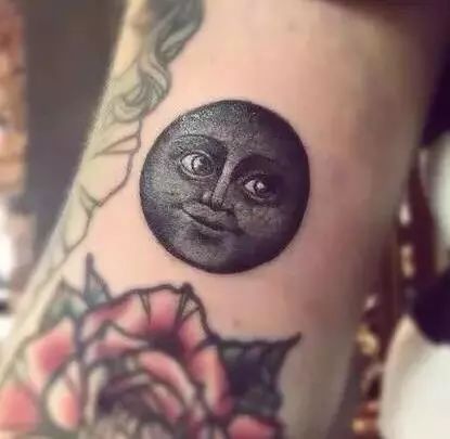 纹身的也是你，洗纹身的也是你！这些动图看完，我都替你疼……