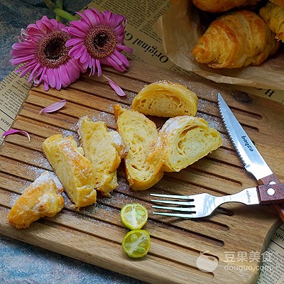 杏仁牛角酥面包做法,羊角起酥面包