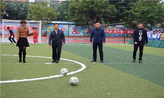 快乐足球健康成长的手抄报内容,快乐足球逐梦未来