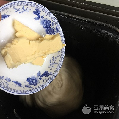 杏仁牛角酥面包做法,羊角起酥面包