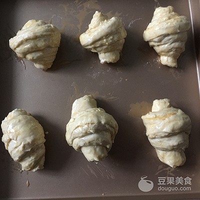 杏仁牛角酥面包做法,羊角起酥面包