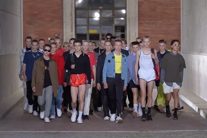 足球衫搭配什么好看,足球衫穿搭