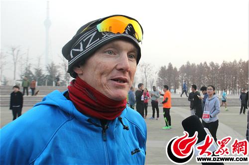 临沂国际马拉松赛鸣枪开跑,临沂马拉松2019健康跑