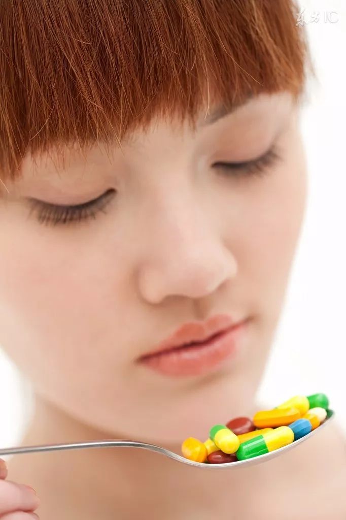 16岁少女一个月才上两次“大号”，只因3年前偷吃了……