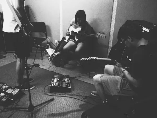 玩数摇的乐队不仅数学好，很可能还是个话唠