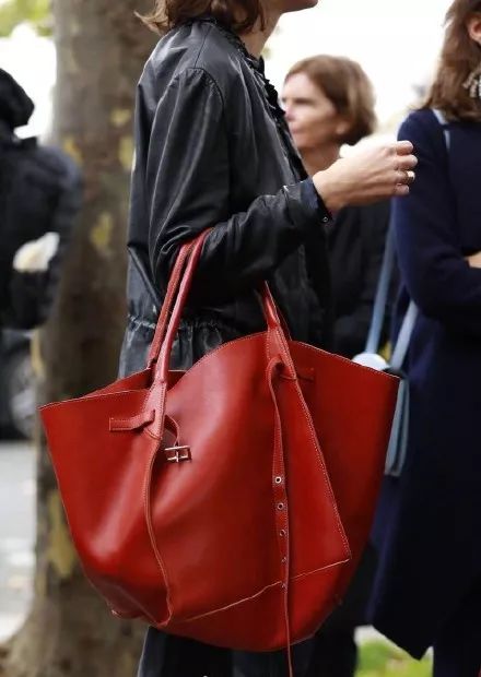 在国外买大牌包包真的便宜很多嘛,哪个国家的包包最便宜