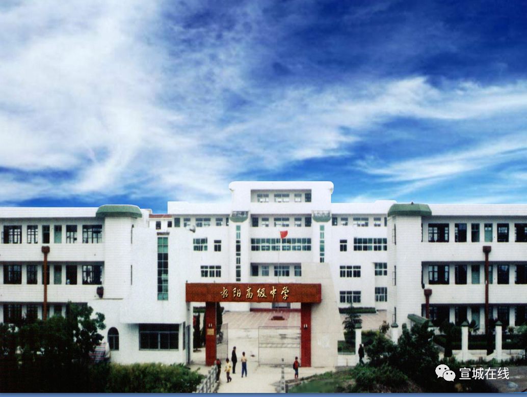 水阳一群毕业15年的同学聚会，班主任居然准备了……