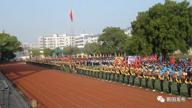 想让孩子踢足球去哪个地方,青少年足球特色学校