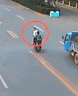 囧吐槽：看自己女朋友*裤内**怎么了