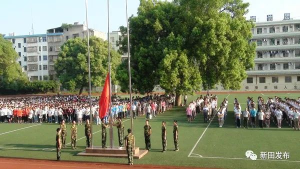 想让孩子踢足球去哪个地方,青少年足球特色学校