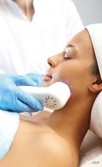 痘痘消不下去的原因,痘痘冒白点就是挤不出来