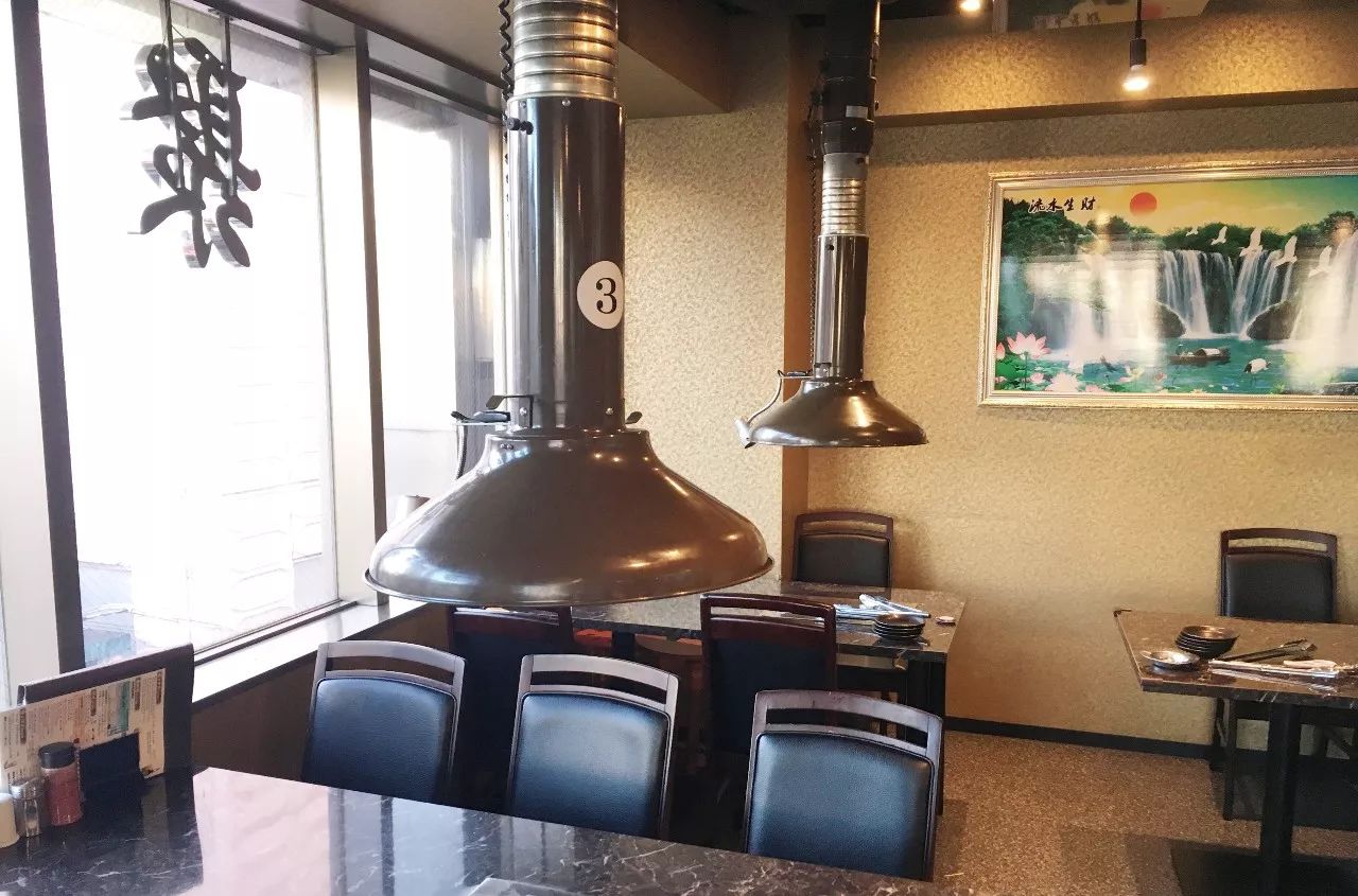 从爱吃羊肉的独生女，到池袋烤全羊店老板娘！文末送本报读者终身优惠券！