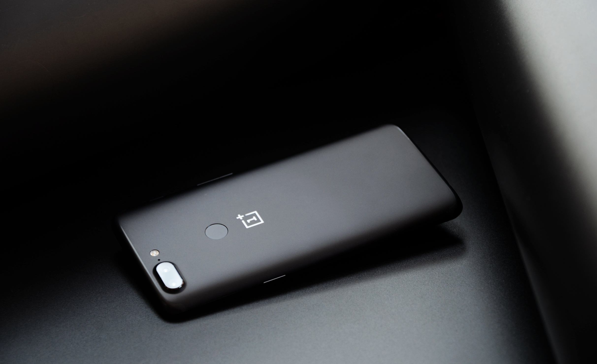 一加新旗舰手机一加5t上手体验,一加5t手机最新曝光